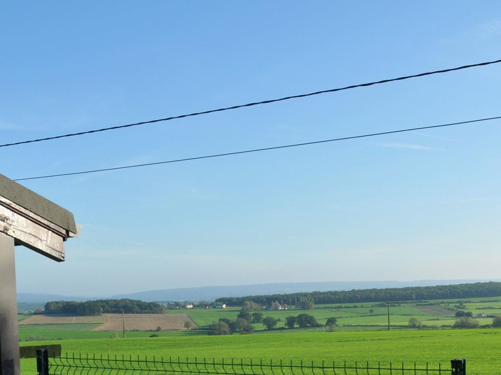 Arbre Dresse Villa Somme-Leuze Ruang foto