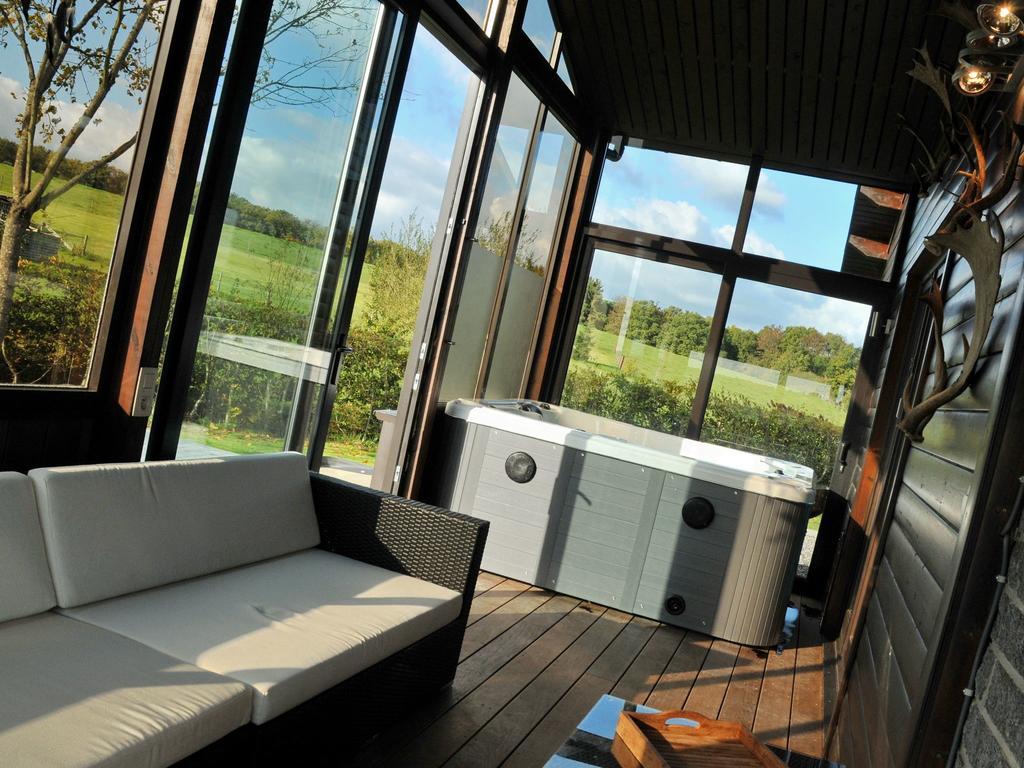 Arbre Dresse Villa Somme-Leuze Ruang foto